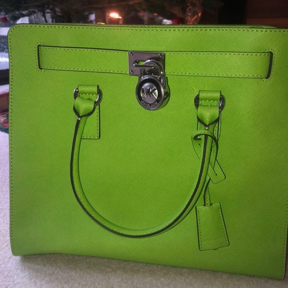 Lime green Micheal Kors Satchell | Purse | Large Lime green purse | Micheal Kors - Picture 3 of 5